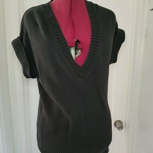 Short sleeved knit sweater